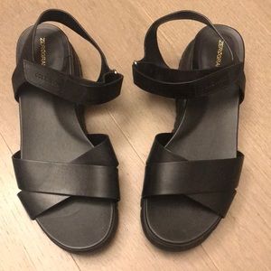 Cole haan zerogrand crisps cross sandal